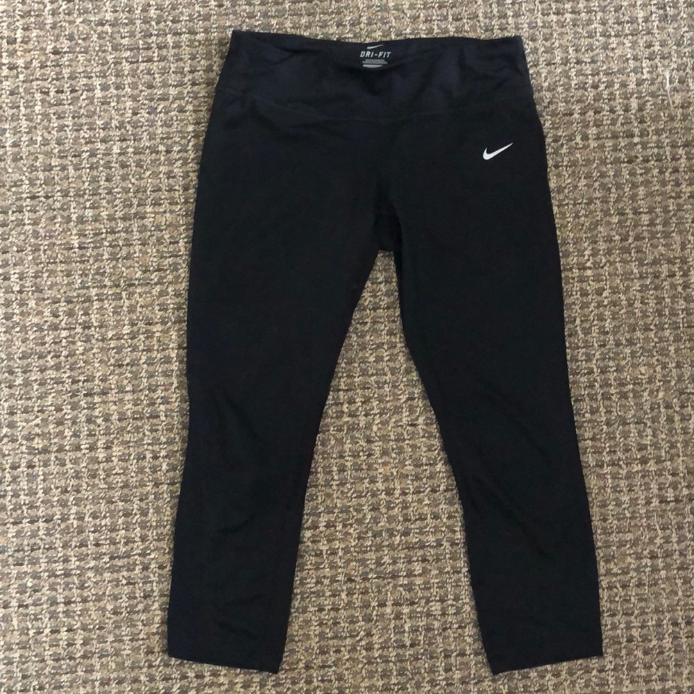 Nike Dri-Fit cropped leggings with pocket
